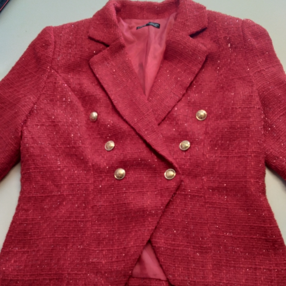 Elegant Red Blazer for Women - Picture 8 of 8